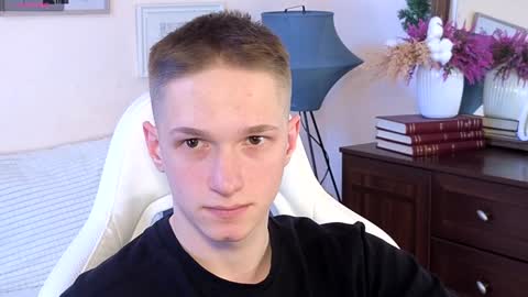 Snapshot of dustyn_fox chatting on January 15, 2025, 12:04 pm Dustyn online show from January 15, 2025, 12:04 pm