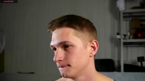 Snapshot of dustyn_fox chatting on February 8, 2025, 6:01 pm Dustyn online show from February 8, 2025, 6:01 pm