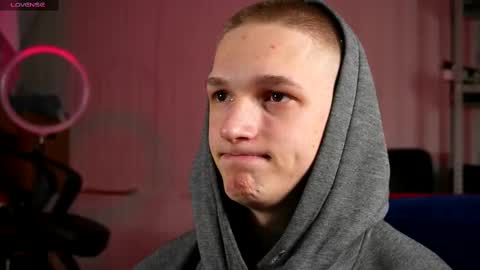 Snapshot of dustyn_fox chatting on February 9, 2025, 8:02 pm Dustyn online show from February 9, 2025, 8:02 pm