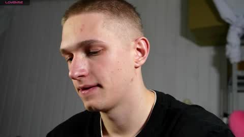 Snapshot of dustyn_fox chatting on February 17, 2025, 5:21 pm Dustyn online show from February 17, 2025, 5:21 pm