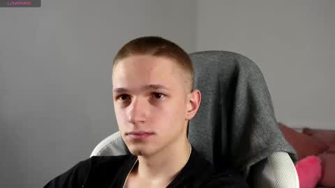 Snapshot of dustyn_fox chatting on February 19, 2025, 2:44 pm Dustyn online show from February 19, 2025, 2:44 pm