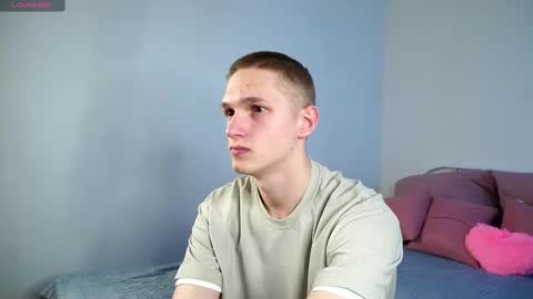 Snapshot of dustyn_fox chatting on February 27, 2025, 7:04 pm Dustyn online show from February 27, 2025, 7:04 pm