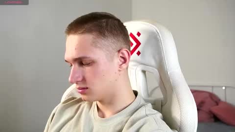 Snapshot of dustyn_fox chatting on February 28, 2025, 7:35 pm Dustyn online show from February 28, 2025, 7:35 pm