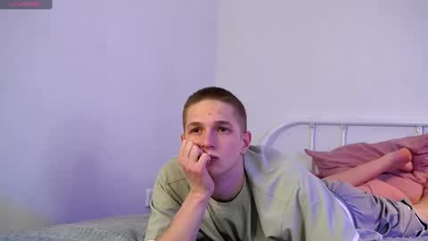 Snapshot of dustyn_fox chatting on March 3, 2025, 6:33 pm Dustyn online show from March 3, 2025, 6:33 pm