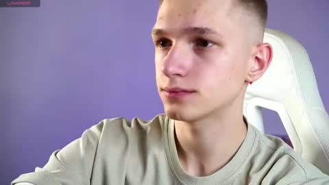 Snapshot of dustyn_fox chatting on March 6, 2025, 6:37 pm Dustyn online show from March 6, 2025, 6:37 pm