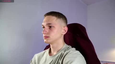 Snapshot of dustyn_fox chatting on March 9, 2025, 7:45 am Dustyn online show from March 9, 2025, 7:45 am