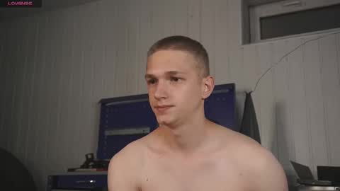 Snapshot of dustyn_fox chatting on September 9, 2025, 5:01 pm Dustyn online show from September 9, 2025, 5:01 pm