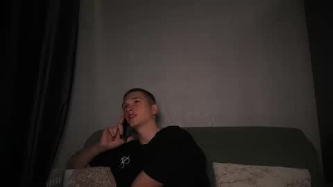 Snapshot of dustyn_fox chatting on September 15, 2025, 4:18 pm Dustyn online show from September 15, 2025, 4:18 pm