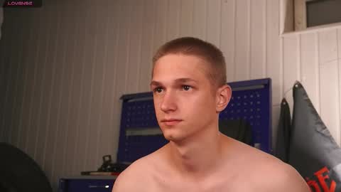 Snapshot of dustyn_fox chatting on September 17, 2025, 5:14 pm Dustyn online show from September 17, 2025, 5:14 pm