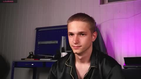 Snapshot of dustyn_fox chatting on September 24, 2025, 4:43 pm Dustyn online show from September 24, 2025, 4:43 pm