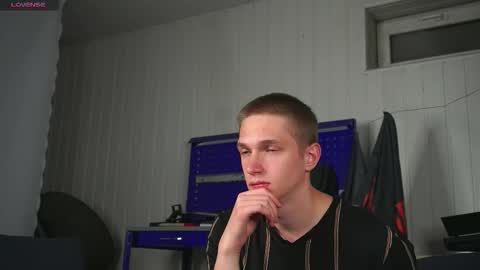 Snapshot of dustyn_fox chatting on September 29, 2025, 4:23 pm Dustyn online show from September 29, 2025, 4:23 pm