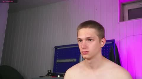 Snapshot of dustyn_fox chatting on October 2, 2025, 4:36 pm Dustyn online show from October 2, 2025, 4:36 pm