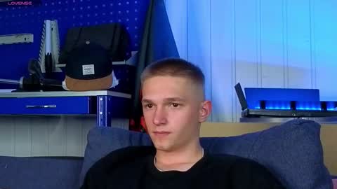 Snapshot of dustyn_fox chatting on October 10, 2025, 4:50 pm Dustyn online show from October 10, 2025, 4:50 pm