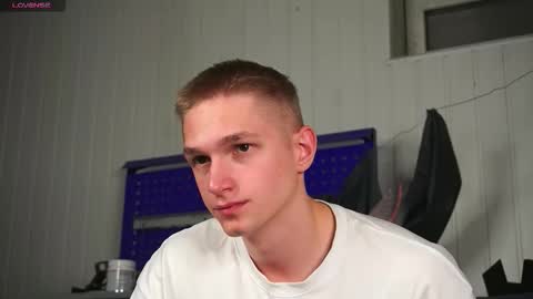 Snapshot of dustyn_fox chatting on October 21, 2025, 4:41 pm Dustyn online show from October 21, 2025, 4:41 pm