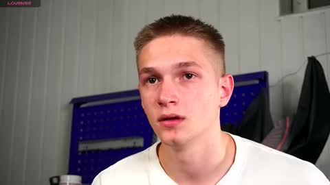 Snapshot of dustyn_fox chatting on October 22, 2025, 5:02 pm Dustyn online show from October 22, 2025, 5:02 pm