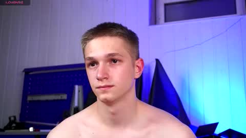 Snapshot of dustyn_fox chatting on October 31, 2025, 3:35 pm Dustyn online show from October 31, 2025, 3:35 pm