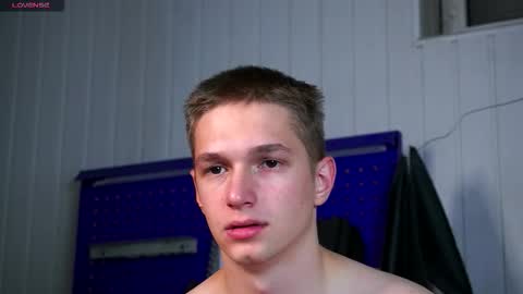 Snapshot of dustyn_fox chatting on November 6, 2025, 3:46 pm Dustyn online show from November 6, 2025, 3:46 pm