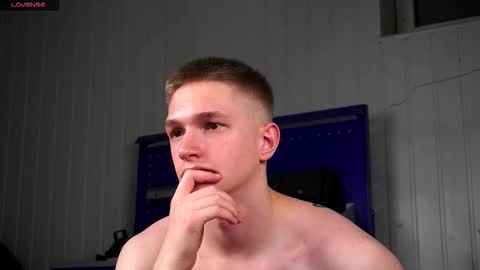 Snapshot of dustyn_fox chatting on November 19, 2025, 3:45 pm Dustyn online show from November 19, 2025, 3:45 pm