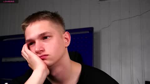 Snapshot of dustyn_fox chatting on November 27, 2025, 3:03 pm Dustyn online show from November 27, 2025, 3:03 pm