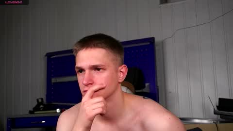 Snapshot of dustyn_fox chatting on November 28, 2025, 3:25 pm Dustyn online show from November 28, 2025, 3:25 pm