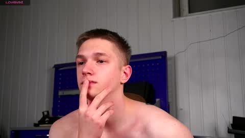 Snapshot of dustyn_fox chatting on December 4, 2025, 3:10 pm Dustyn online show from December 4, 2025, 3:10 pm