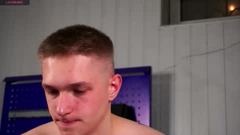 Snapshot of dustyn_fox chatting on December 14, 2025, 3:06 pm Dustyn online show from December 14, 2025, 3:06 pm