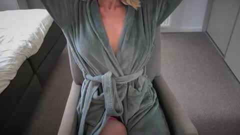 Ambertje040 online show from February 19, 2025, 8:22 am