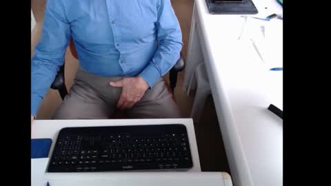 dutchpornking2 online show from December 4, 2025, 8:34 am