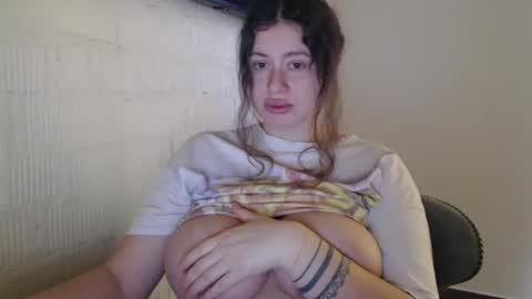 Snapshot of dyafirst chatting on February 4, 2025, 11:05 am Dya online show from February 4, 2025, 11:05 am