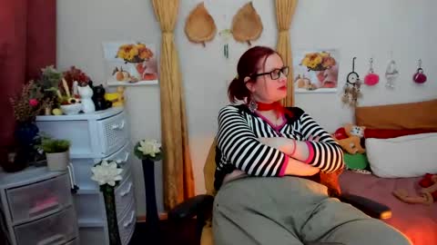 Snapshot of dyannelovee chatting on December 8, 2024, 1:47 pm Dyanne online show from December 8, 2024, 1:47 pm