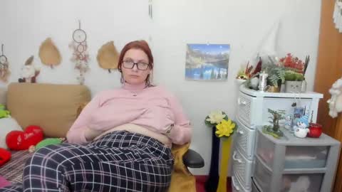 Snapshot of dyannelovee chatting on February 21, 2025, 2:06 pm Dyanne online show from February 21, 2025, 2:06 pm