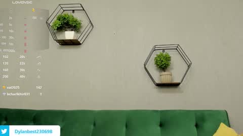 Snapshot of dylan_starxx chatting on December 3, 2025, 3:03 am Dylan online show from December 3, 2025, 3:03 am