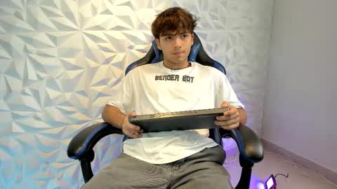 Dylan online show from December 5, 2025, 4:58 pm