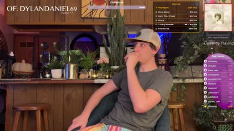 Snapshot of dylandaniel69 chatting on December 1, 2024, 11:47 pm Dylan Daniel 7.8 online show from December 1, 2024, 11:47 pm