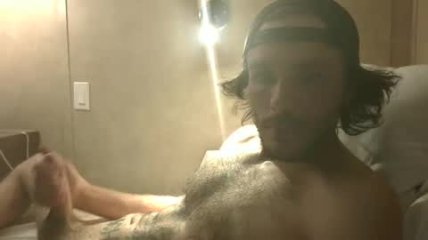 Snapshot of dylp400 chatting on December 19, 2024, 6:01 am dylp400 online show from December 19, 2024, 6:01 am