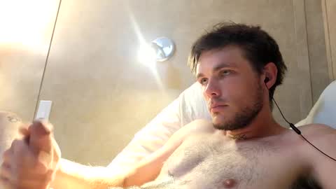 Snapshot of dylp400 chatting on February 19, 2025, 9:06 am dylp400 online show from February 19, 2025, 9:06 am