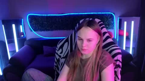 Dyna online show from November 19, 2025, 2:22 am