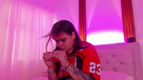 DYNNA  online show from December 2, 2025, 5:30 pm