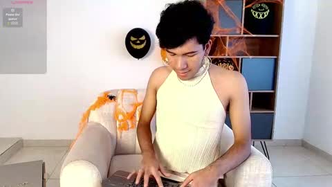 Snapshot of e_r_o_s_ chatting on November 2, 2025, 7:49 pm John online show from November 2, 2025, 7:49 pm