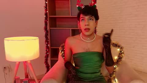 Snapshot of e_r_o_s_ chatting on November 28, 2025, 10:23 pm John online show from November 28, 2025, 10:23 pm