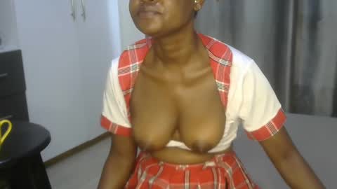 east_queen online show from February 2, 2025, 9:40 am