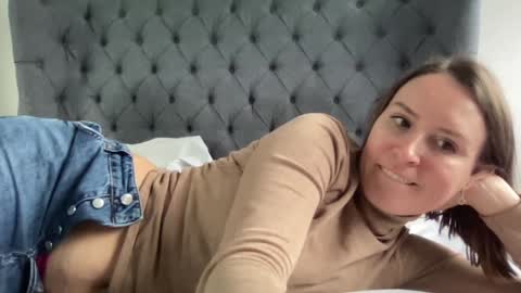 Nadia Ferreira  online show from December 4, 2024, 11:19 am