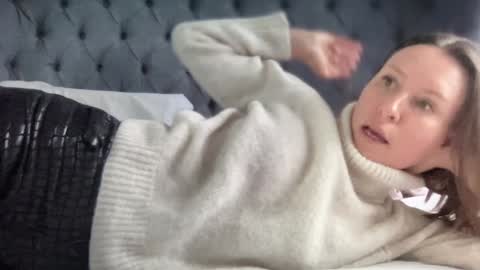 Nadia Ferreira  online show from January 16, 2025, 9:05 am