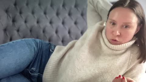 Nadia Ferreira  online show from January 23, 2025, 11:15 am