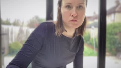 Nadia Ferreira  online show from February 4, 2025, 9:49 am