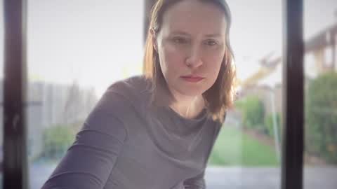 Nadia Ferreira  online show from February 6, 2025, 2:15 pm