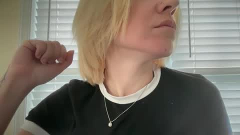 Snapshot of ebony8ivory chatting on November 14, 2025, 7:56 pm americnbarbie online show from November 14, 2025, 7:56 pm