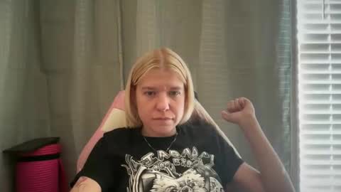 Snapshot of ebony8ivory chatting on November 18, 2025, 6:01 pm americnbarbie online show from November 18, 2025, 6:01 pm