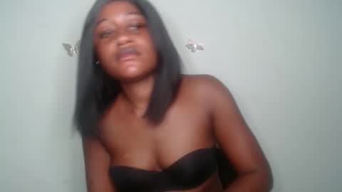 Snapshot of ebony_fatass chatting on October 1, 2025, 10:27 pm Ella online show from October 1, 2025, 10:27 pm