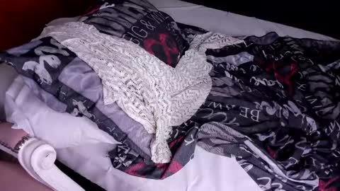 Snapshot of ebony_katterin chatting on March 1, 2025, 2:37 am ebony_katterin online show from March 1, 2025, 2:37 am